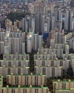 국토교통부가 오는 30일부터 공공 건축 설계 공모 운영지침을 개정해 시행한다. 주먹구구식 설계로 성냥갑처럼 밋밋하고 획일적이었던 공공건축물이 줄어들 전망이다.<연합뉴스>